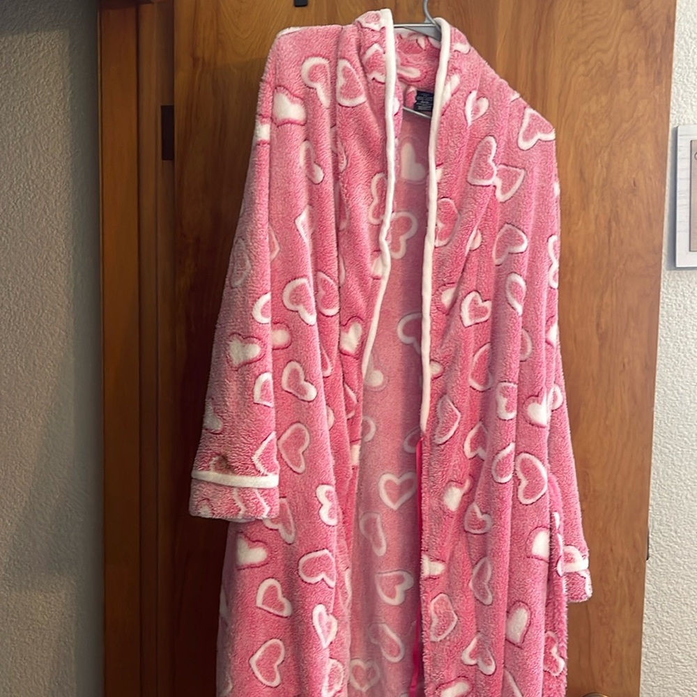 Women’s bath robe size XL pink with hearts